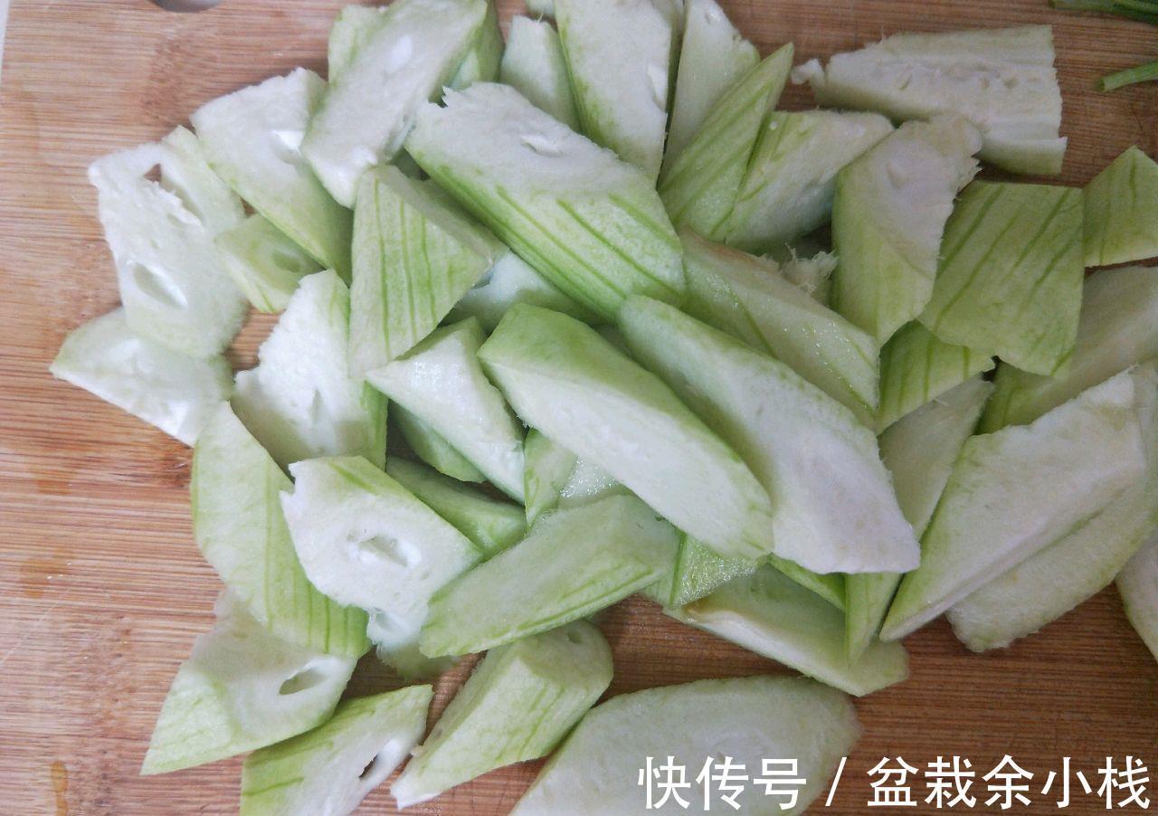 排骨汤|夏天要多喝丝瓜汤,清热下火营养高,低脂高钙比排骨汤更养人