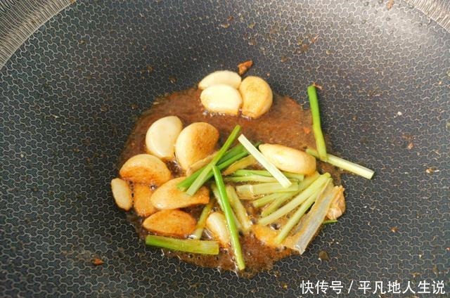 带鱼好吃有窍门,记住这3点,鱼肉鲜嫩无腥味,不松散不油腻