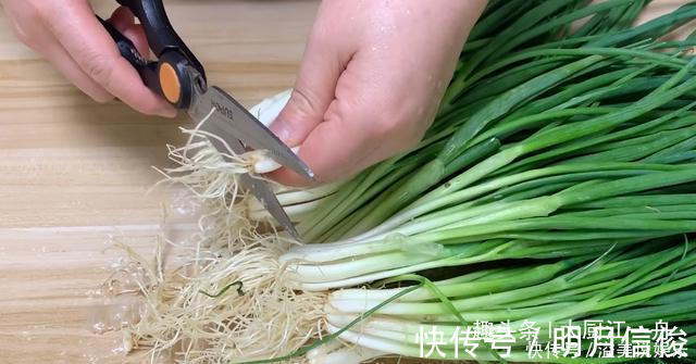 大葱|香葱买多了该如何保存菜农教你这一招，放半年香葱都不坏