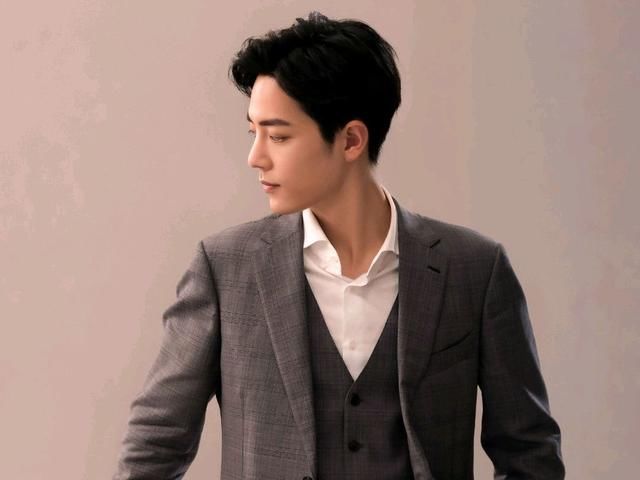 肖战解锁新舞台，官方公布玩悬念，却被观众一眼认出