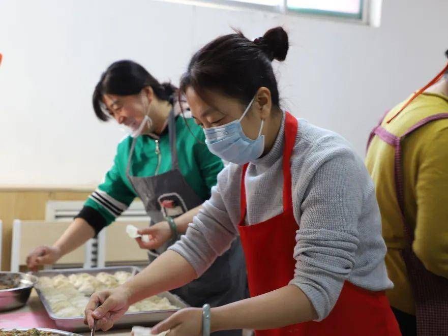 包饺子@济南市七里山幼儿园冬至主题活动