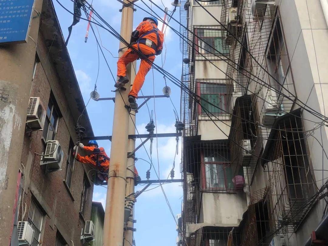 笔记|四川90后电力小伙写“抢险笔记” 记录点亮河南郑州点滴