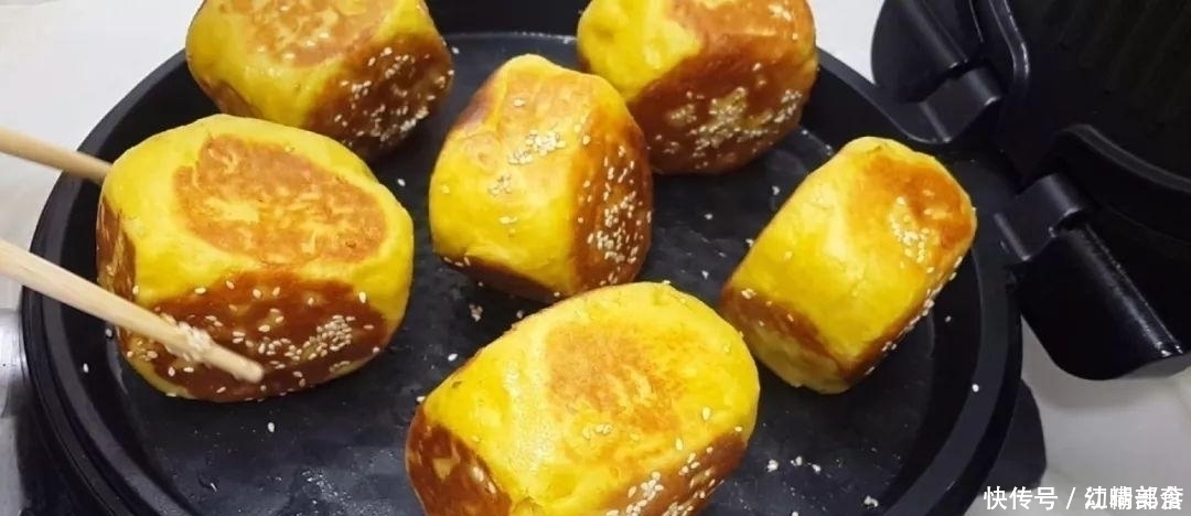 南瓜又出新吃法，不用油炸，比面包馒头做法简单，比南瓜饼还好吃