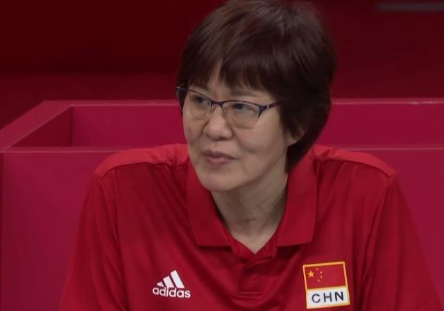中国女排|郎平透露朱婷具体伤情!哽咽表态:相信年轻教练,我该回家了