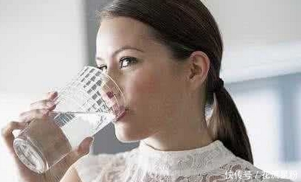 按摩|不节食、不忌口同样也能瘦,睡前按一按这个部位,按走脂肪