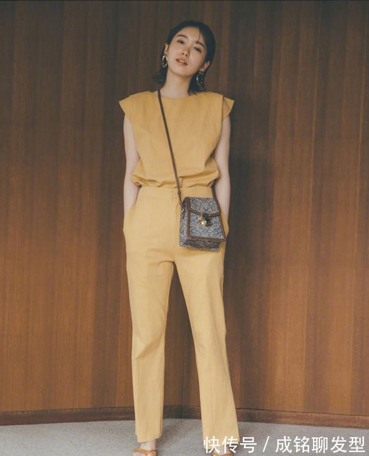 大地色|人手一件的“小背心”，这样搭配凉爽又时尚，轻松穿出成熟魅力