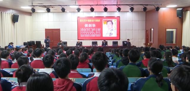 立志成才 回报母校！