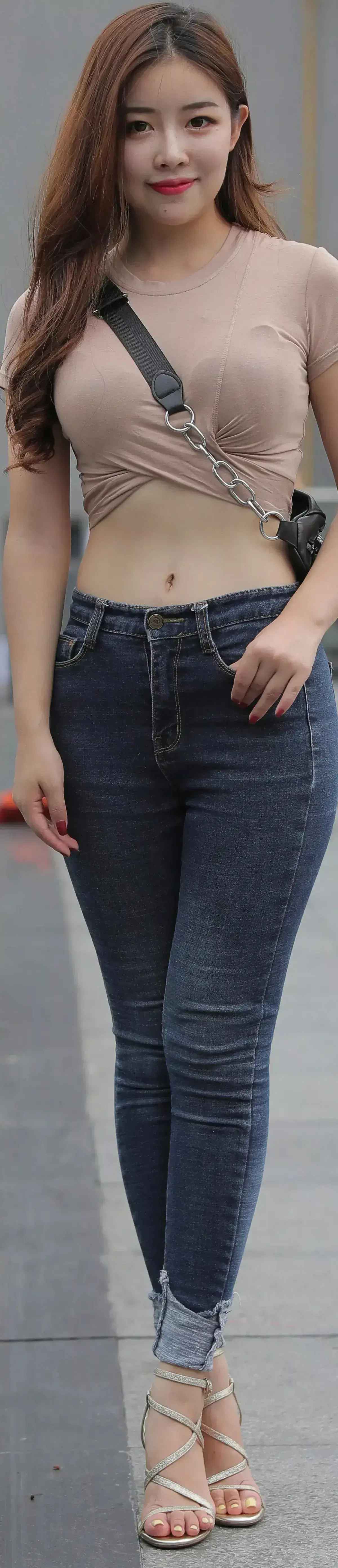 高腰|短款上衣搭配高腰的下装, 轻松穿出了身材好比例的视觉效果