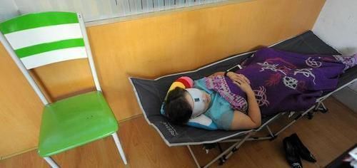 睡眠是免费的“补药”,失眠者,白开水加一物,沾床就睡,比药好