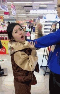 |搞笑GIF趣图：夫妻相相似度百分之九十九，好幸福哦