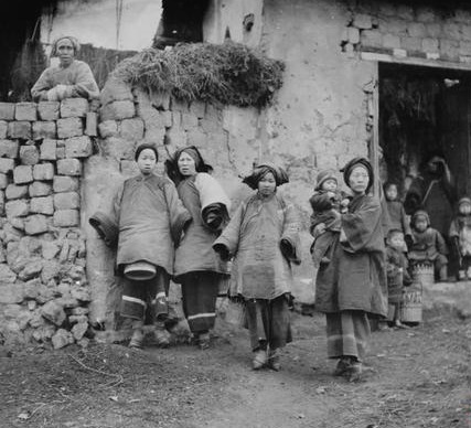 妇女|清朝时期的女人和儿童,图3是刚化完妆的美女