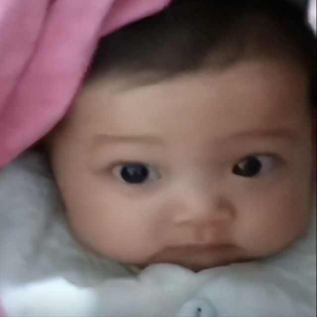 孩子|宝宝半夜不睡觉,妈妈要被气炸了,掀开被子一看妈妈笑了