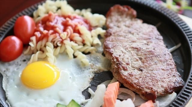 欧美|生完孩子就干活,为何欧美人不用坐月子看完她们的三餐就知道了