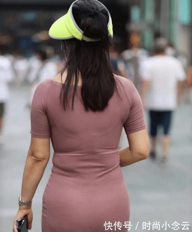 连衣裙|藕粉色包臀连衣裙,粗跟高跟鞋,尽显女性气质