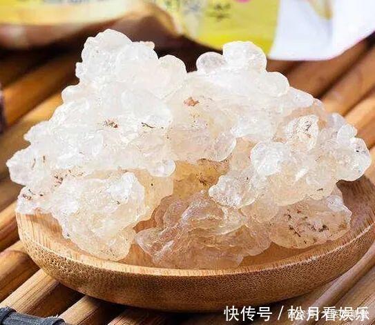 女性50岁以后对自己好点,常吃三大“零食”,好处或许“不请自来”