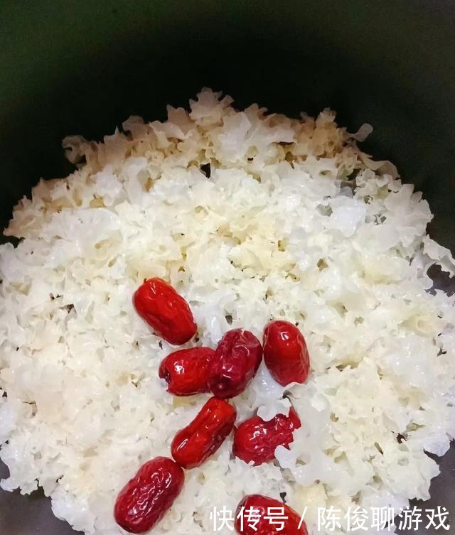 它是“穷人的燕窝”,女人2天吃1次,皮肤光滑,40岁似少女