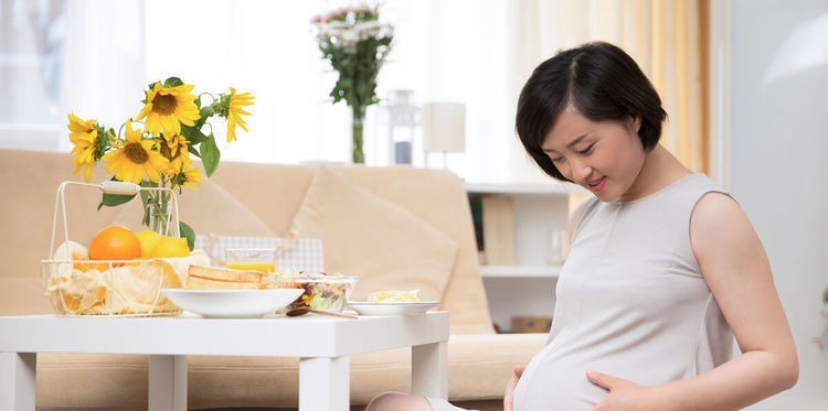 孕妈|超“硬核”孕妈走红,怀孕8个月体重56公斤,腹部线条令人羡慕