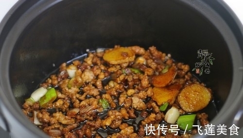 油菜|中午用2两肉炖了1锅菜,汤鲜菜香,无肉不欢的老公也抢着吃