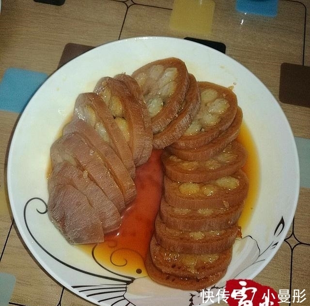 媳妇过生日,乡下老妈做了一桌子菜,却被嫌弃太寒酸
