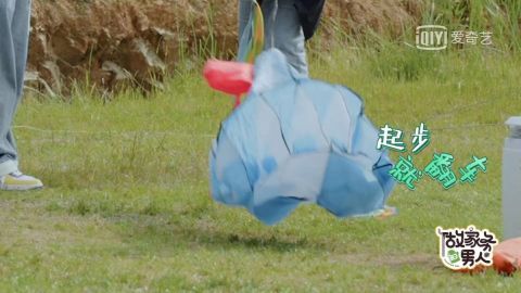 做家务的男人|黄景瑜K歌暴露年龄,宋妍霏父亲偷吃零食被抓包,这综艺太欢乐了