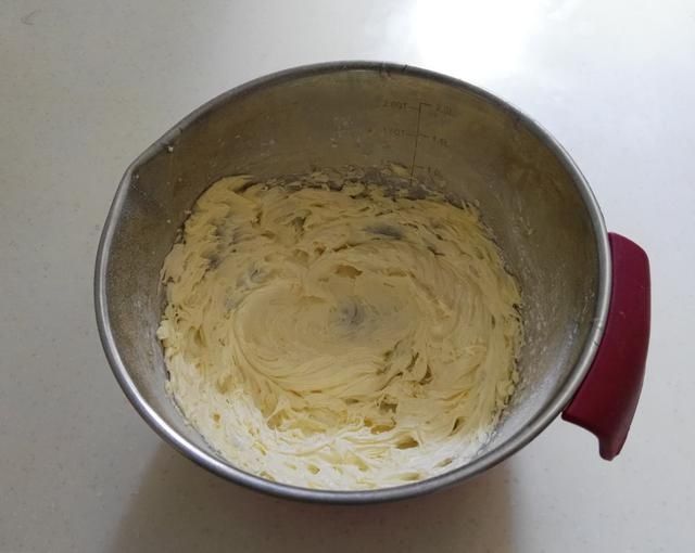  15元一盒的曲奇饼干，在家10元做一大盘，过年的小零食，超棒