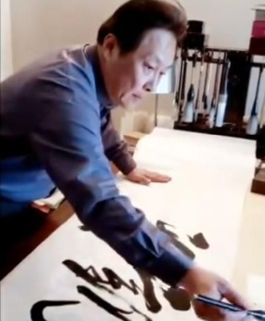 书法@唐国强书法进步明显,价格高达8万一平尺,笔墨骨力柔软变化大