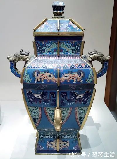 商朝@端起是酒杯,放下是“觯斝盉觚彝卣角爵觥罍”