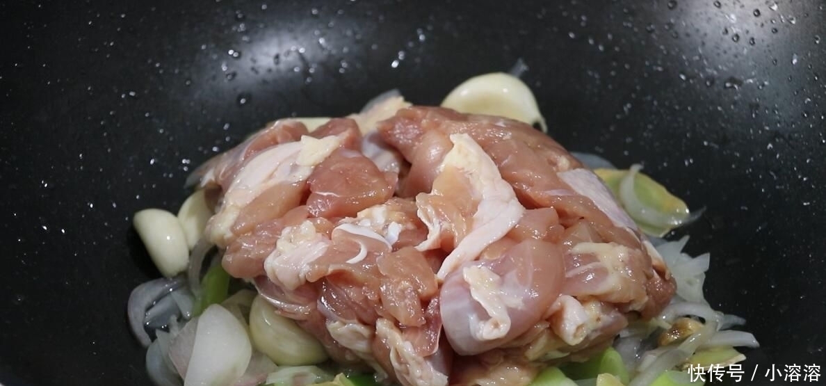 做法|用烤箱做的纸包葱油鸡,比红烧鸡还香,做法太简单了