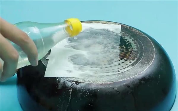 百洁布|原来清洗锅底黑垢这么简单,不用一滴水,轻轻一擦洁净如新,省事