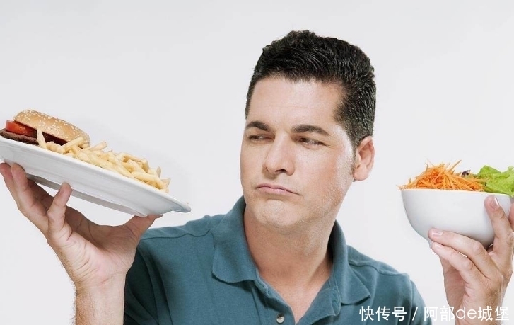 会出现|爱拖拉的人,当遇到这个“饭后表现”时,可能是“胃癌”的前兆