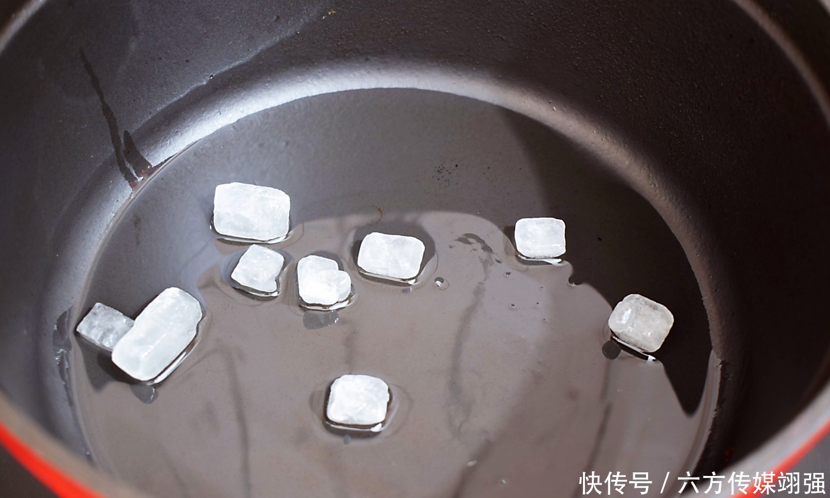 黄焖鸡家常做法,肉质滑嫩,味道鲜香比饭店还好吃,太香了