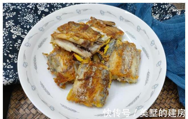 带鱼|煎带鱼时，别再放面粉了，教你多加2味，带鱼外酥里嫩