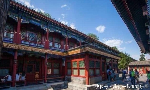 中国这一座清朝王府，规模很大，曾先后作为和珅、永璘的宅邸