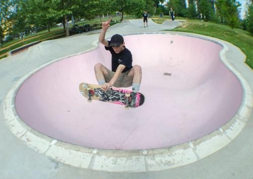 都2021年了，欧洲滑板品牌你只知道PALACE?