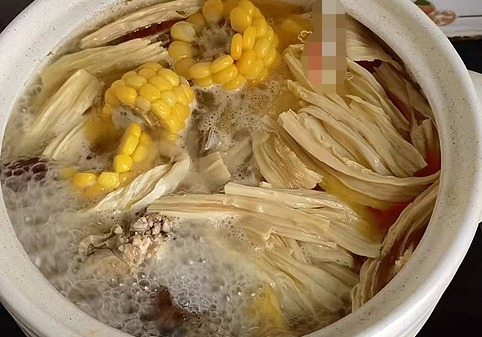 秋日干燥多喝汤，用这两种食材炖鸡汤，鲜美不腻，滋补又润燥！