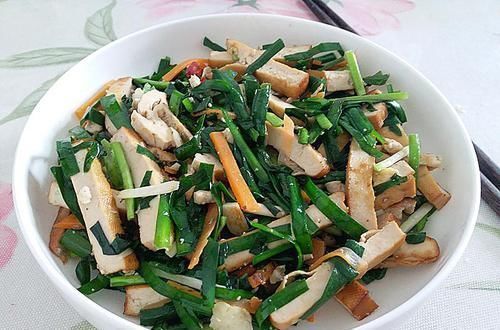 它是天然“通便菜”,三天两头吃,排出隔夜黑宿便,比开塞露强