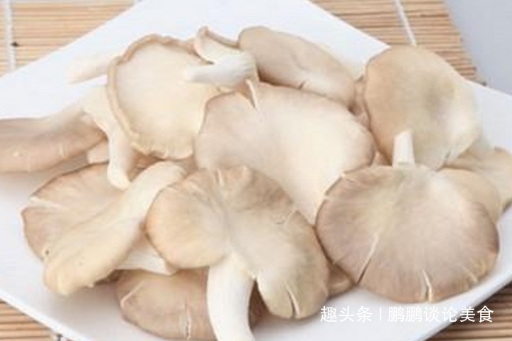教你蘑菇豆腐汤的做法,喝起来不仅汤鲜味美而且还开胃下饭