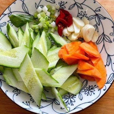 水淀粉|超嫩滑的鸡胸肉炒黄瓜片这么做，吃前一定备足饭