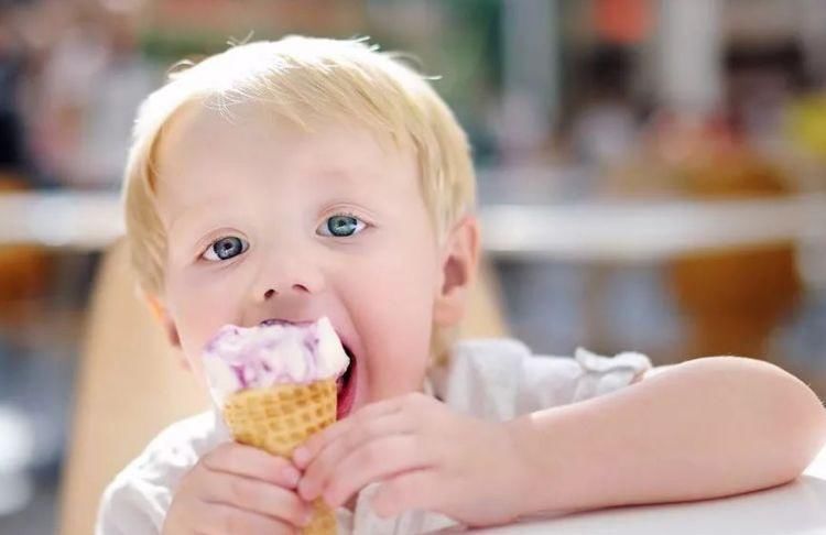 父母|从小被允许吃冷饮的孩子，与被父母限制的孩子，越长大差别越明显