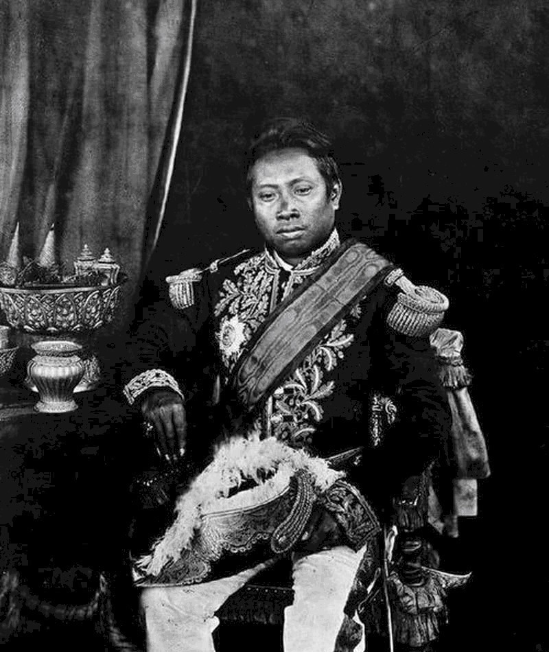 安东国王|他当过和尚,成为柬埔寨国王,住着草房,却拥有了四百多位妃子