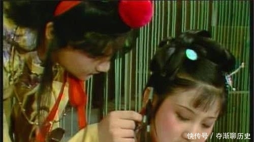 讨厌|把黛玉衣服给死人装裹,王夫人只讨厌黛玉?她对所有人都冷漠无情