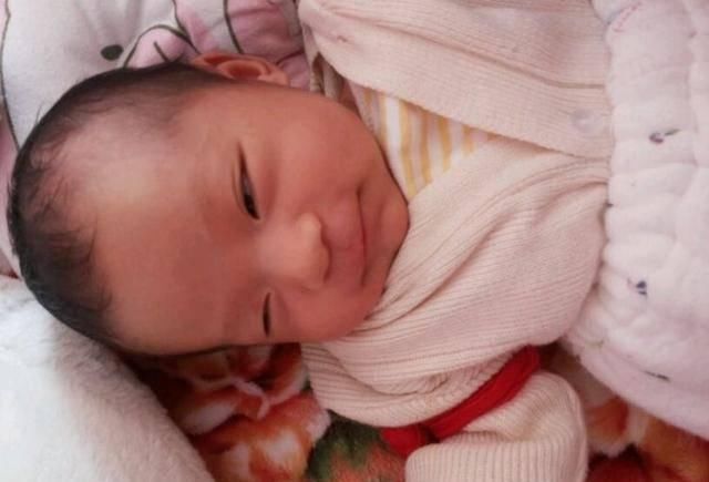 新生儿睡着后为何会偷笑宝宝这几个小秘密,宝妈们应该了解