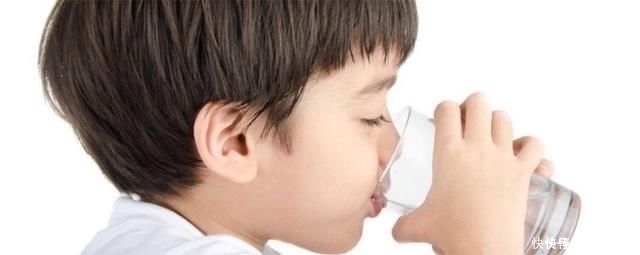 孩子|3岁男孩误食502胶水,妈妈下意识动作,获医生称赞平时没少读书