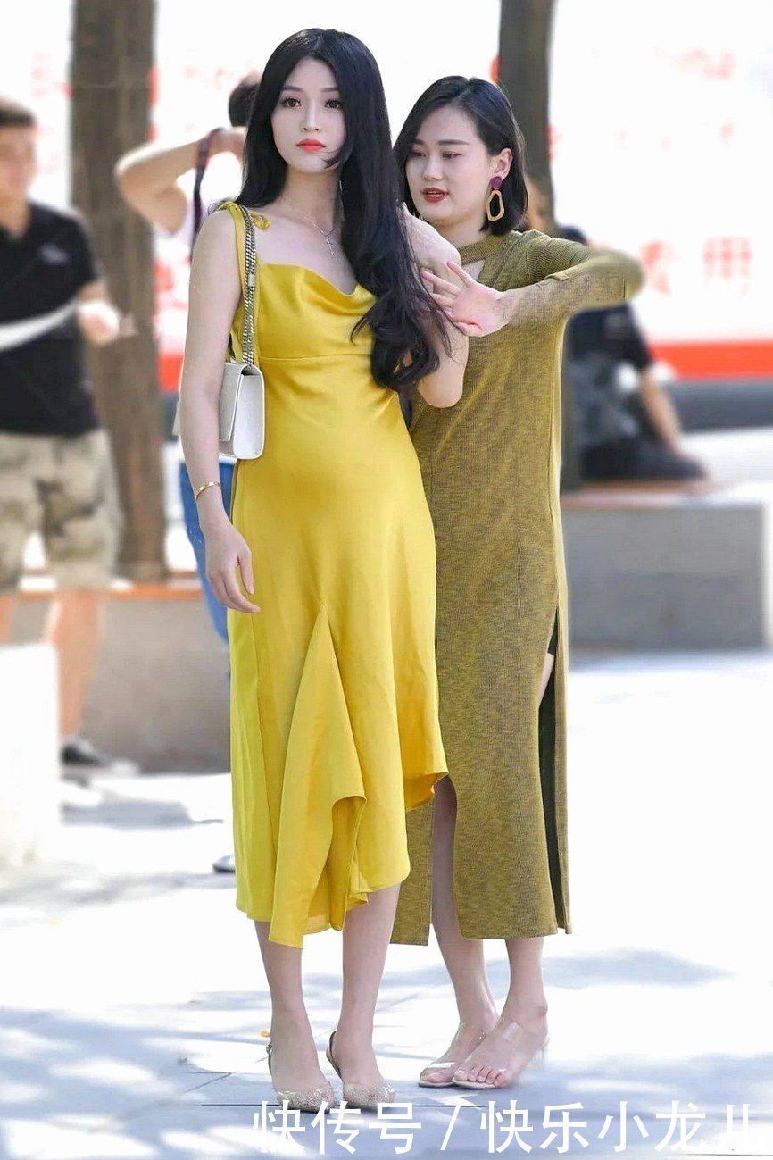 不时|可爱小姐姐这样穿,简单而又有气质,在深秋也有一点亮色!