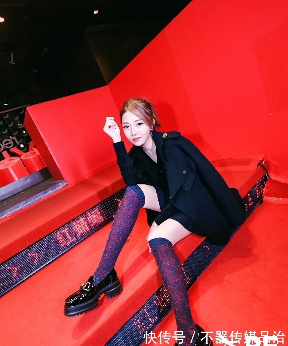 搭配 扔掉小白鞋吧!今年流行这双“鞋子”,搭裙子搭裤子都好看