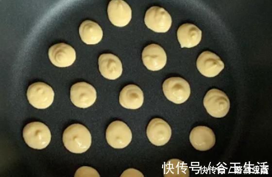 在家自制奶油鸡蛋小饼干,不用烤箱不用油,一口平底锅轻松搞定!