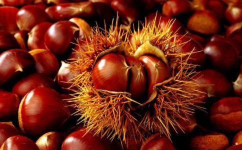 轻轻|20年板栗白吃了,竟不知有个“小机关”,轻轻一碰剥的又快又好