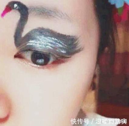 眼皮|女子在眼皮画出黑天鹅,当她眨眼睛的时候,美丽动人