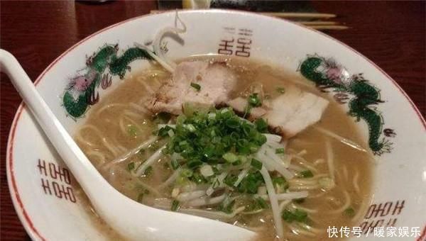 食材|日本这碗拉面很奇怪,葱比面条还多,其他食材都可以不要