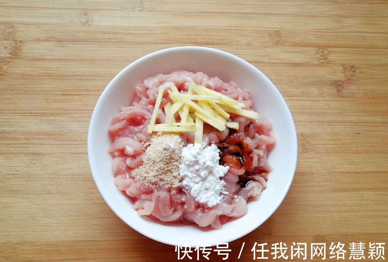 孜然炒肉这样做,满满的烧烤味,焦香脆口,香辣下饭